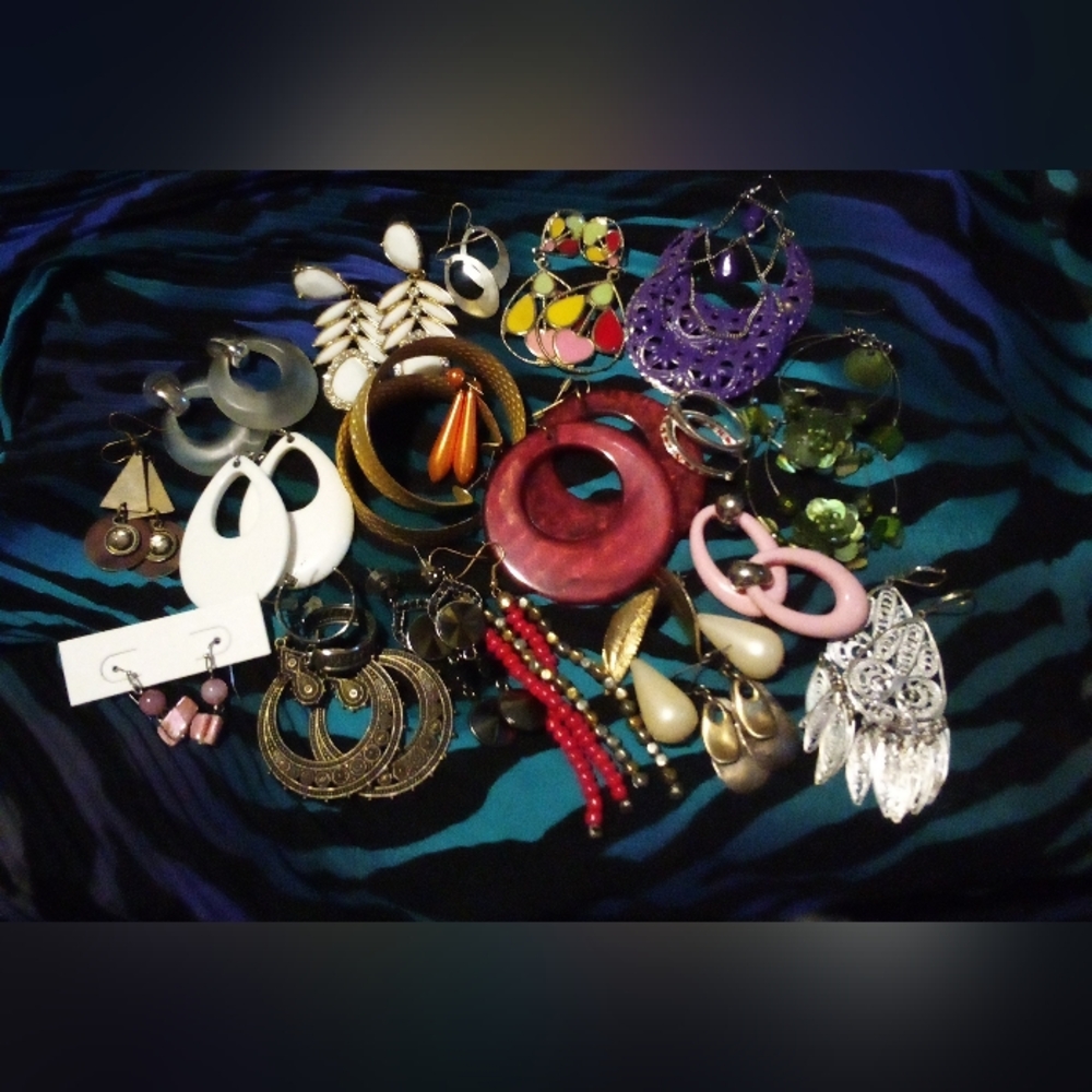Bundle Lot 21 Pairs Vintage Fun Earrings
